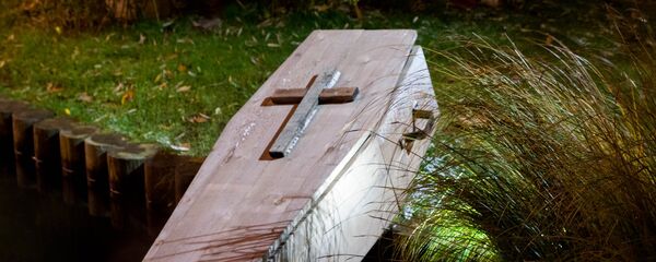 Un ataúd (imagen referencial) Un ataúd (imagen referencial) - Sputnik Mundo