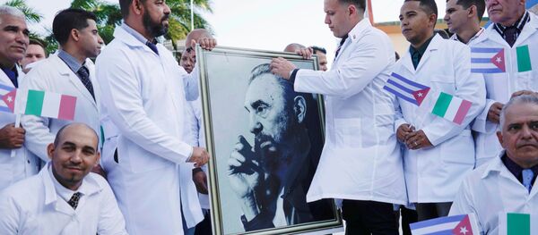 Médicos cubanos que parten a Italia - Sputnik Mundo