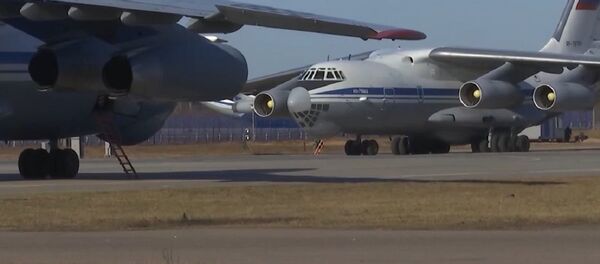 Aviones Il-76 rusos cargados de equipo médico se dirigen a Italia para combatir el coronavirus - Sputnik Mundo