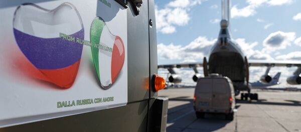 Aviones con ayuda rusa para combatir el coronavirus en Italia - Sputnik Mundo