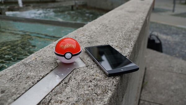 Búsqueda de pokemon y un móvil - Sputnik Mundo