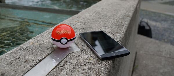 Búsqueda de pokemon y un móvil - Sputnik Mundo