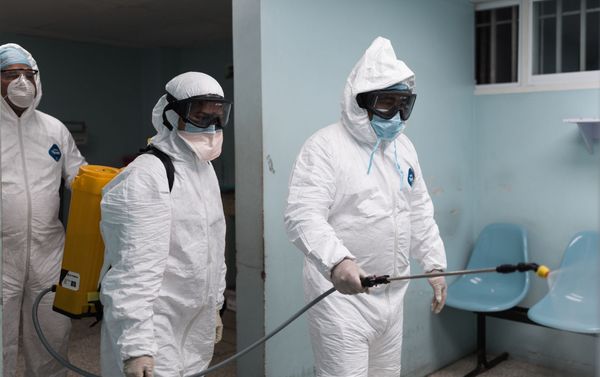 Operativo de desinfección en un hospital de Caracas, Venezuela Operativo de desinfección en un hospital de Caracas, Venezuela - Sputnik Mundo