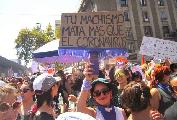 COVID-19, un paradójico salvavidas para Sebastián Piñera COVID-19, un paradójico salvavidas para Sebastián Piñera - Sputnik Mundo