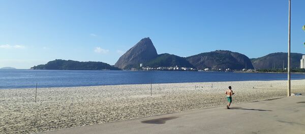 Playa de Río de Janeiro durante el brote de coronavirus en Brasil - Sputnik Mundo