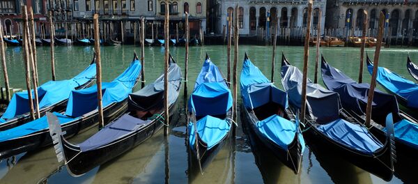Agua limpia de los canales de Venecia en Italia durante el brote del coronavirus en el mundo - Sputnik Mundo