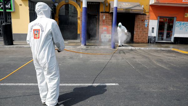 Desinfectación de las calles en Perú Desinfectación de las calles en Perú - Sputnik Mundo