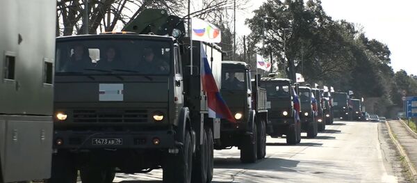 Una mano amiga: militares rusos circulan por las calles de Italia, azotada por el coronavirus - Sputnik Mundo