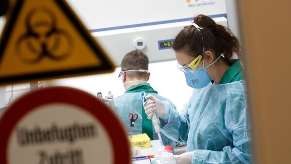 Científicos en un laboratorio Científicos en un laboratorio - Sputnik Mundo