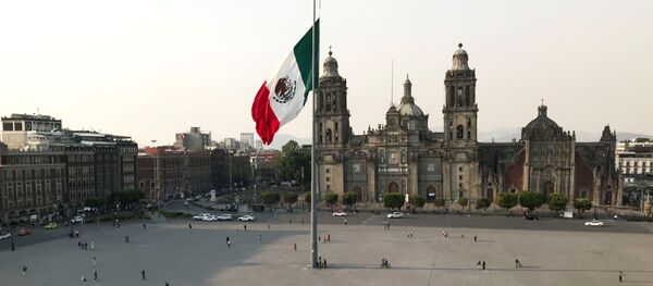 La Plaza del Zócalo en la Ciudad de México, vacía por coronavirus - Sputnik Mundo