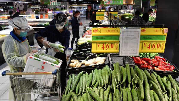 Un supermercado en Wuhan, China - Sputnik Mundo