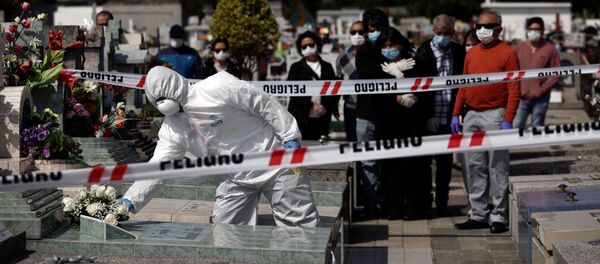 Funeral de un enfermo de COVID-19 en Chile - Sputnik Mundo