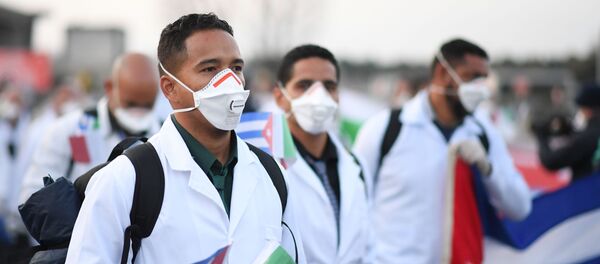 Un médico cubano - Sputnik Mundo