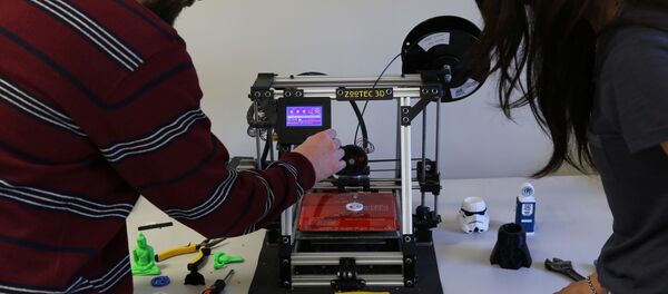 Impresoras 3D serán usadas para fabricar partes de máscaras de protección - Sputnik Mundo