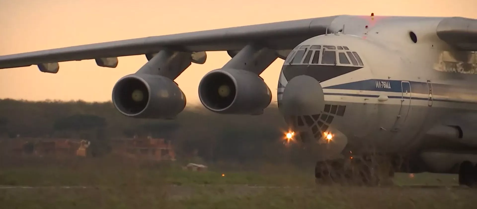 Un avión militar ruso Il-76 Un avión militar ruso Il-76 - Sputnik Mundo, 1920, 09.02.2021
