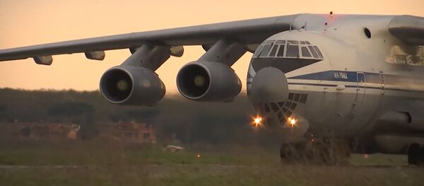 Un avión militar ruso Il-76  - Sputnik Mundo