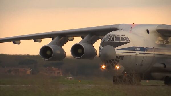 Un avión militar ruso Il-76  - Sputnik Mundo