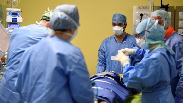Los médicos en un hospital de Italia Los médicos en un hospital de Italia - Sputnik Mundo