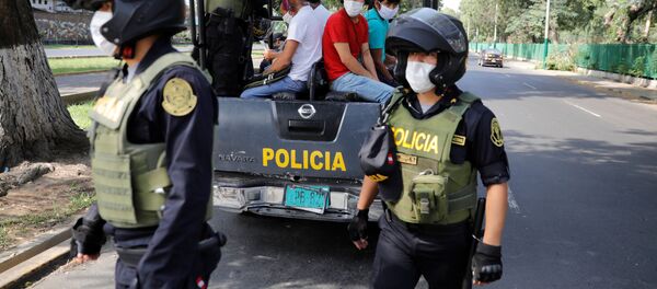 Policías peruanos en Lima - Sputnik Mundo