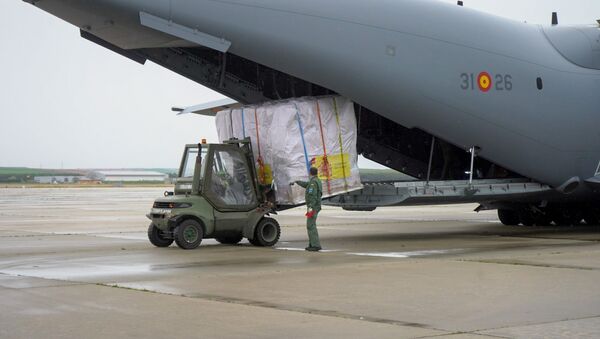 A400M del Ejército del Aire con material sanitario en Torrejón (Madrid) - Sputnik Mundo