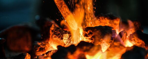 Un horno en el que se quema el carbón - Sputnik Mundo