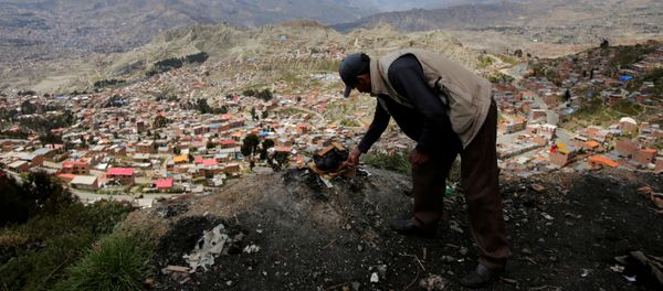 Un boliviano en El Alto - Sputnik Mundo