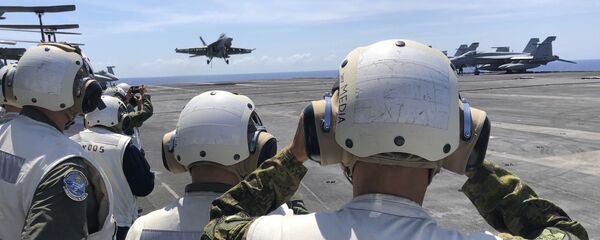 Ejercicios navales sobre el USS Theodore Roosevelt (archivo) Ejercicios navales sobre el USS Theodore Roosevelt (archivo) - Sputnik Mundo