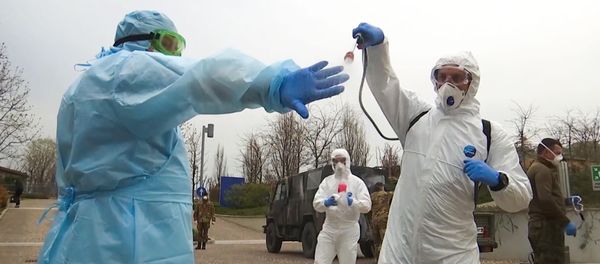Especialistas médicos militares de Rusia en Bérgamo Especialistas médicos militares de Rusia en Bérgamo - Sputnik Mundo