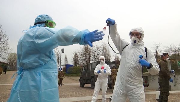 Especialistas médicos militares de Rusia en Bérgamo Especialistas médicos militares de Rusia en Bérgamo - Sputnik Mundo