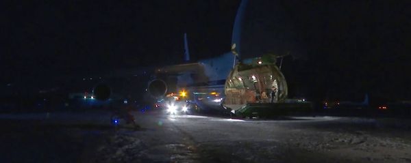 Avión militar ruso An-124 con ayuda humanitaria para EEUU Avión militar ruso An-124 con ayuda humanitaria para EEUU - Sputnik Mundo