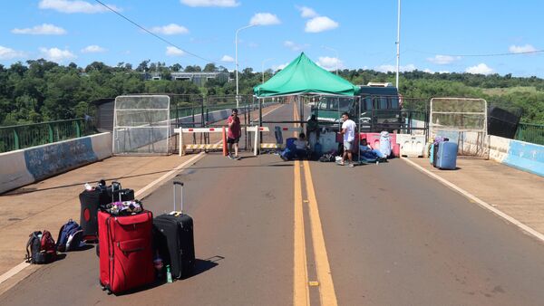 Paso fronterizo entre Argentina y Brasil Paso fronterizo entre Argentina y Brasil - Sputnik Mundo