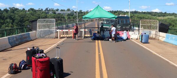 Paso fronterizo entre Argentina y Brasil - Sputnik Mundo