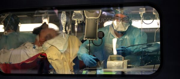 Tren de alta velocidad (TGV) en Francia traslada pacientes de coronavirus - Sputnik Mundo