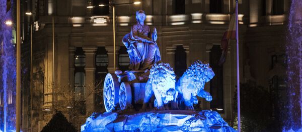 La acción 'Light it up blue' en Madrid, archivo - Sputnik Mundo