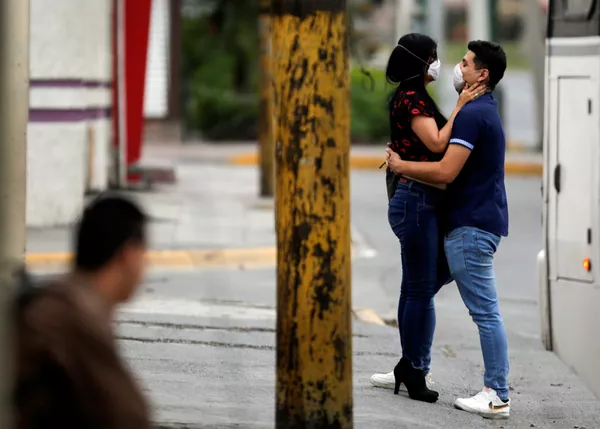 El amor, el arma que ayuda a alegrarnos la vida en plena pandemia El amor, el arma que ayuda a alegrarnos la vida en plena pandemia - Sputnik Mundo