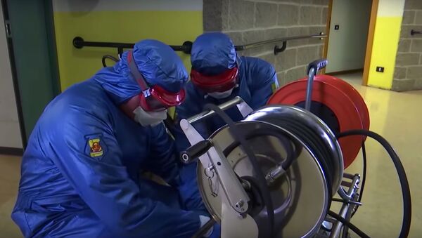 Médicos militares rusos durante el brote de coronavirus en el mundo - Sputnik Mundo