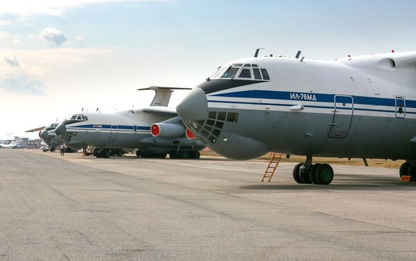 Aviones Ilyushin Il-76 con ayuda para Serbia Aviones Ilyushin Il-76 con ayuda para Serbia - Sputnik Mundo