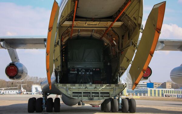 Un avión Ilyushin Il-76 con ayuda rusa para Serbia Un avión Ilyushin Il-76 con ayuda rusa para Serbia - Sputnik Mundo