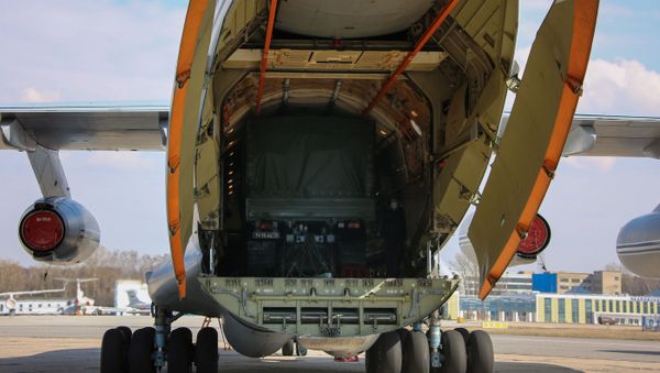 Un avión Ilyushin Il-76 con ayuda rusa para Serbia Un avión Ilyushin Il-76 con ayuda rusa para Serbia - Sputnik Mundo