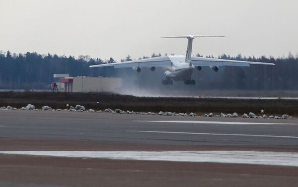 Un avión Ilyushin Il-76 con ayuda rusa para Serbia Un avión Ilyushin Il-76 con ayuda rusa para Serbia - Sputnik Mundo