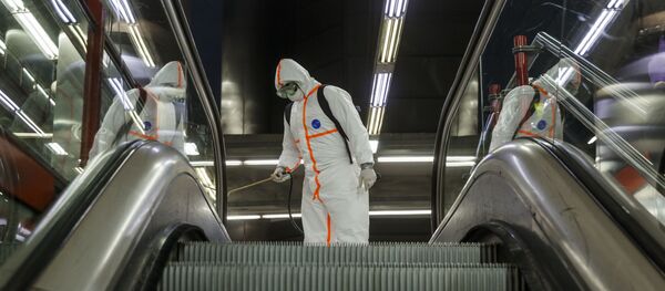 Desinfección en el Metro Madrid - Sputnik Mundo