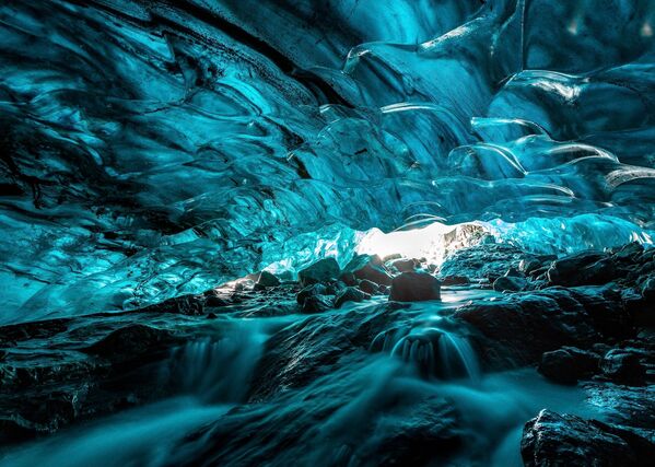 La foto 'Una cueva de hielo', de un fotógrafo malayo, presentada en el concurso The World's Best Photos of #Water2020. - Sputnik Mundo