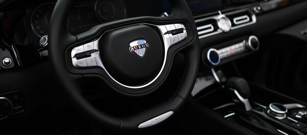 El volante de un Aurus - Sputnik Mundo