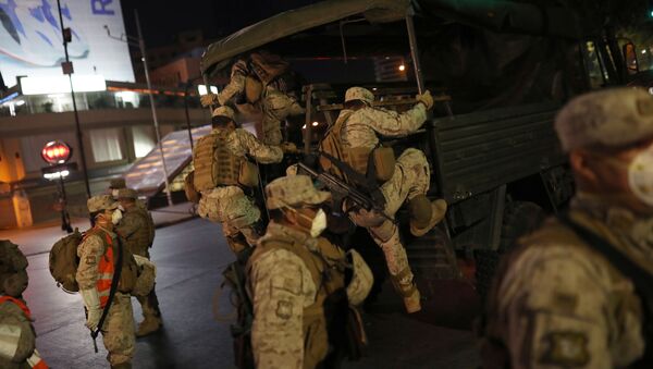 MIlitares chilenos en las calles - Sputnik Mundo