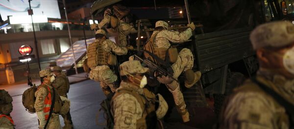 MIlitares chilenos en las calles - Sputnik Mundo