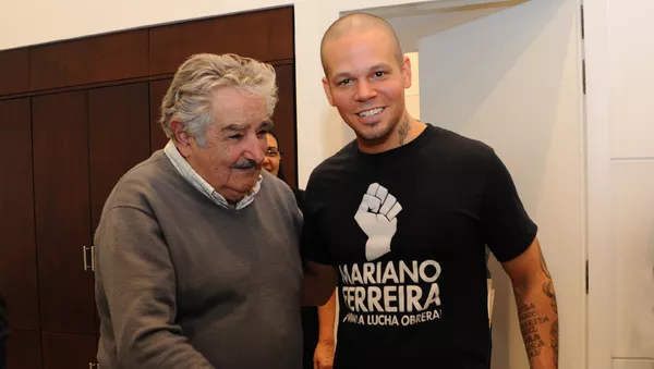 José Mujica y René Pérez en 2012, cuando el músico lo visitó en la sede de Gobierno de Uruguay