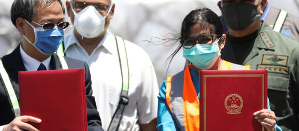 Ayuda humanitaria de China a Venezuela, recibida por embajador chino Li Baorong y vicepresidenta Delcy Rodríguez - Sputnik Mundo