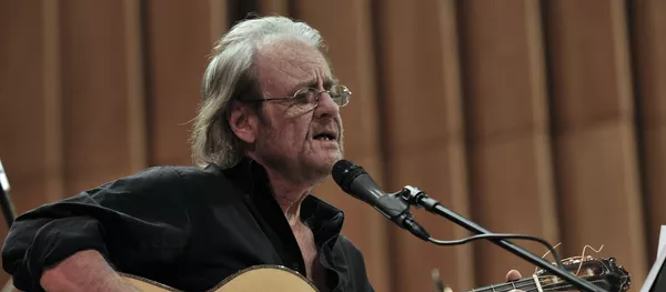 Luis Eduardo, cantautor español Luis Eduardo, cantautor español - Sputnik Mundo