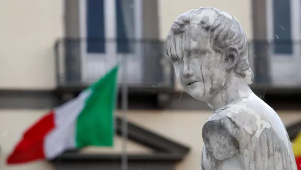 Bandera italiana en Nápoles - Sputnik Mundo