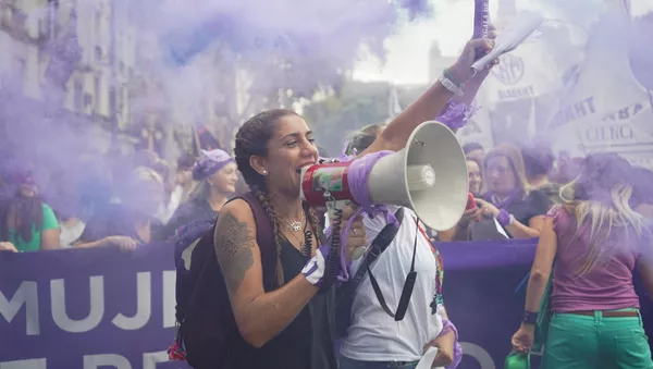 Mujeres marchan contra la violencia de género en Argentina (archivo) - Sputnik Mundo